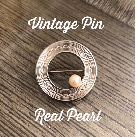 Vintage Round Circle Pin with Real Pearl Pin / Brooch - Picture 1 of 12